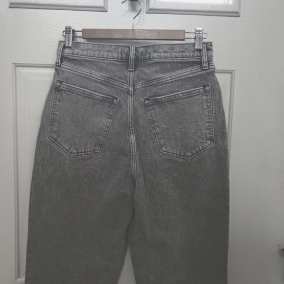 Abercrombie & Fitch - Picture 6 of 9